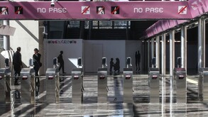 Torniquetes de la estación Observatorio de la Línea 1 del Metro de la Ciudad de México durante la ceremonia de reapertura.