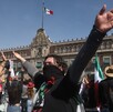 Manifestantes de la Generación Z protestando en la plancha del Zócalo de la Ciudad de México.
