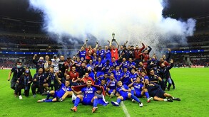 Equipo de Cruz Azul campeón del  Guardianes 2021.
