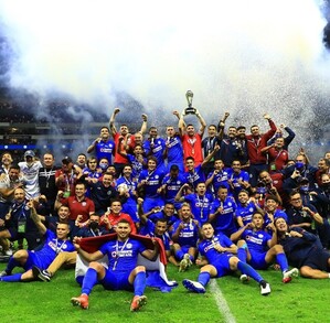 Equipo de Cruz Azul campeón del  Guardianes 2021.