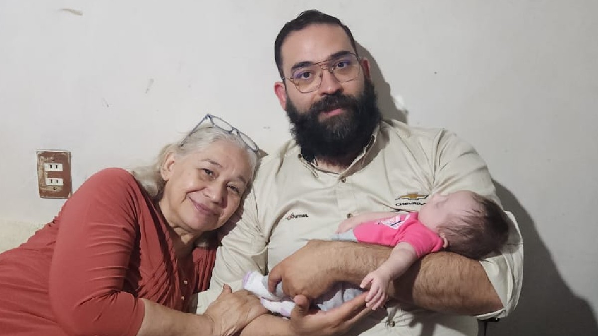 Milena, bebé con síndrome de Down y su familia