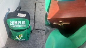 La mochila estaba sobre la banqueta, por lo que una mujer llamó a la Policía