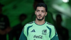 Raúl Jiménez durante el entrenamiento de la Selección Mexicana previo al amistoso que disputaron contra Uruguay en el TSM.