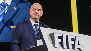 Gianni Infantino, presidente de la FIFA, dando un anuncio durante una conferencia de prensa.