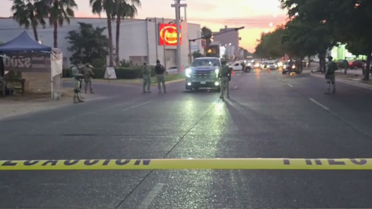 Imágenes de la violencia ocurrida en Sinaloa, con policías y patrullas.