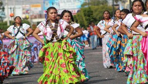 Conoce dónde ver el desfile de la Revolución Mexicana 2025 en Querétaro, rutas, horarios, cierres viales y recomendaciones para disfrutar el evento.