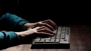 Imagen ilustrativa de una presunto extorsionador virtual.