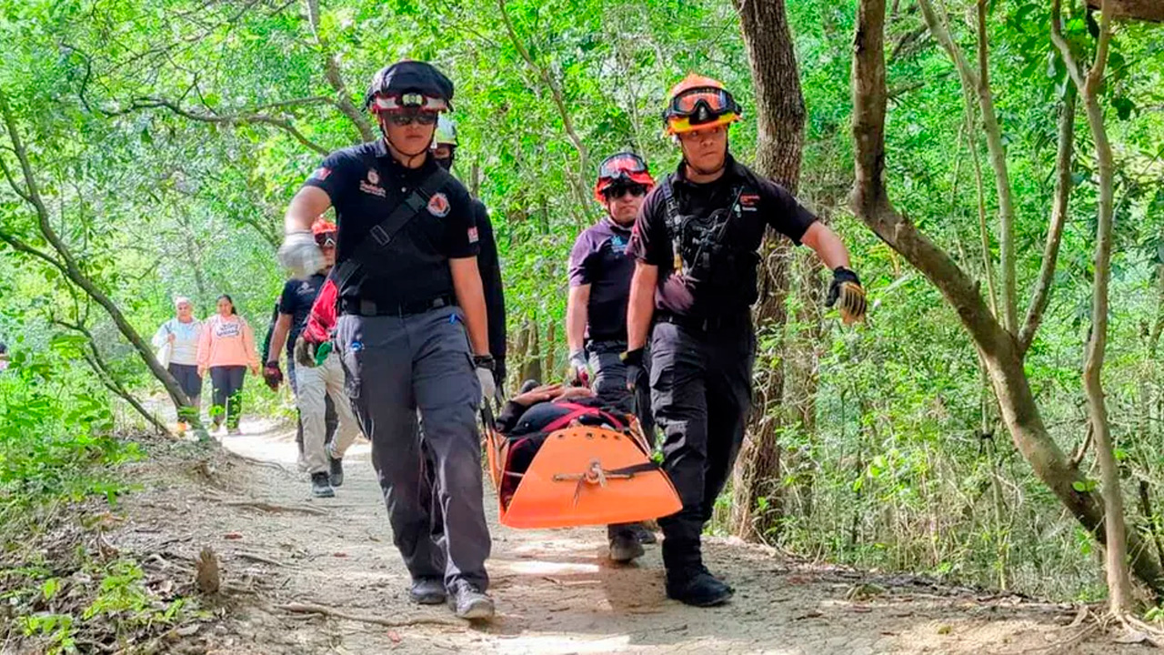 Una mujer de 59 años fue rescatada tras lesionarse la cadera al caer mientras hacía senderismo en el Cerro de la Silla.