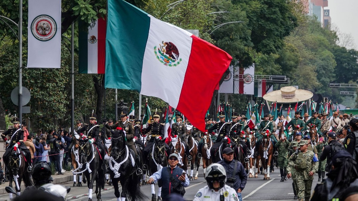 Desfile de la Revolución Mexicana llevado a cabo el 20 de noviembre en calles de la Ciudad de México