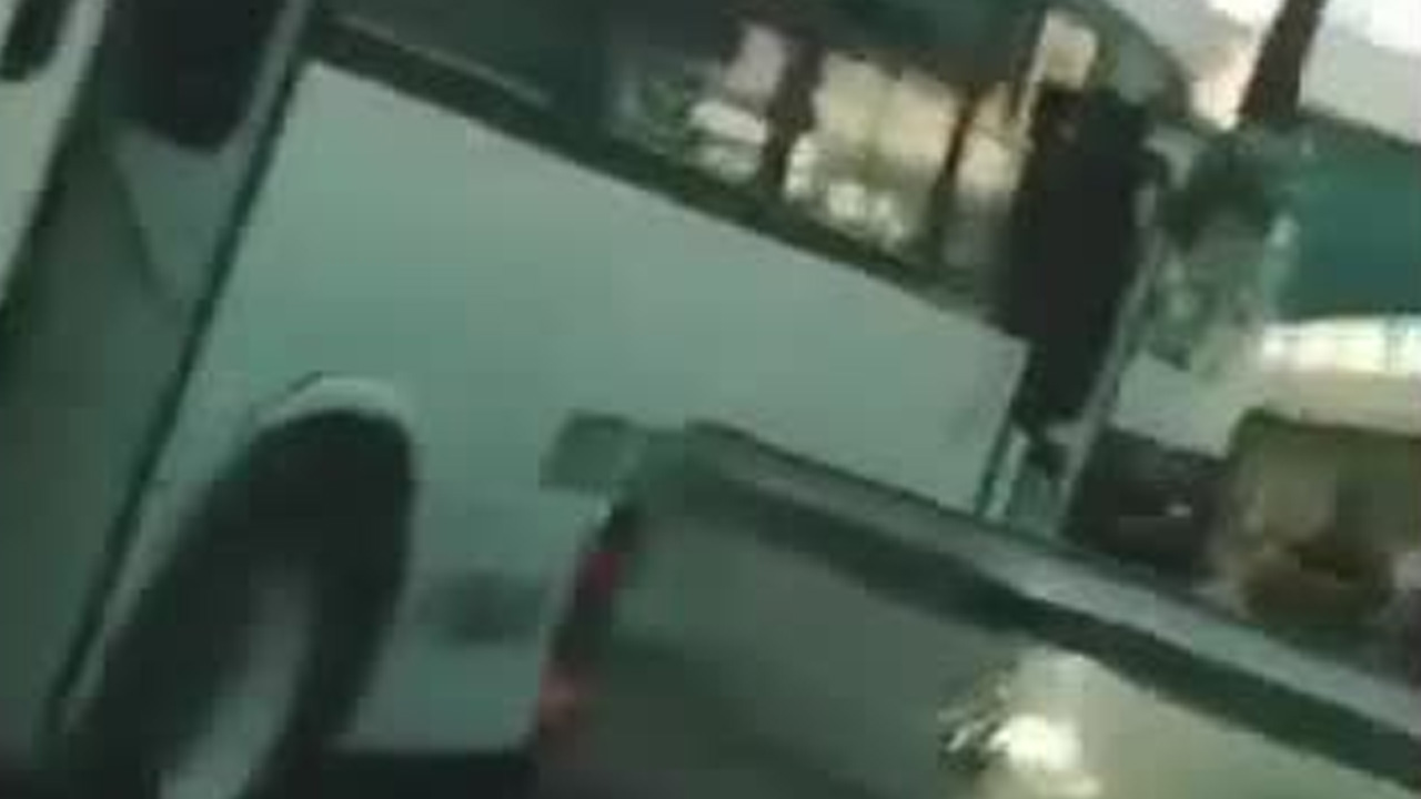 Un aparatoso accidente vial se registró la tarde de este lunes sobre el estratégico Bulevar Revolución de Torreón, dejando como saldo a tres personas lesionadas