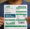 Recibo de la Comisión Federal de Electricidad, donde adultos mayores esperan recibir descuentos por su credencial INAPAM.