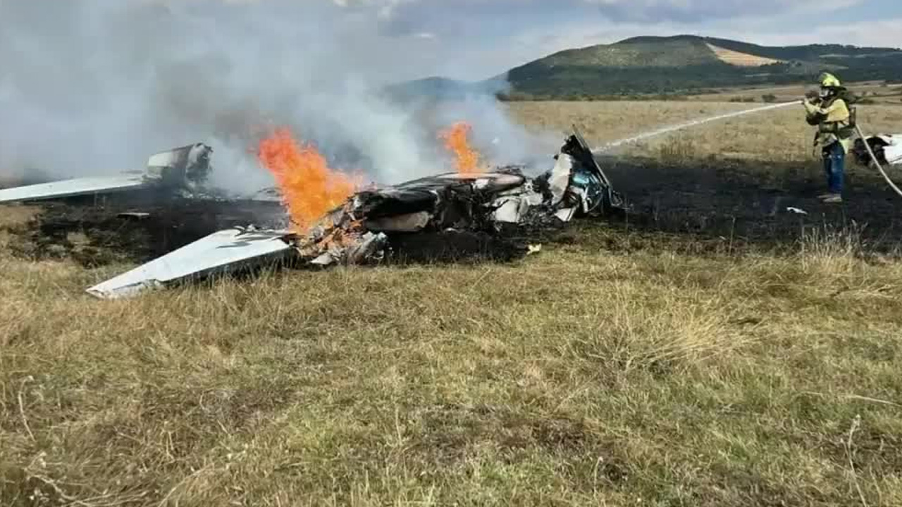Una aeronave se desplomó este lunes en el municipio de Purépero, Michoacán, dejando un saldo de al menos cinco personas lesionadas en estado de gravedad.