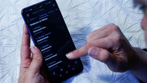 Persona intentando cargar X hoy, martes 18 de noviembre 2025.