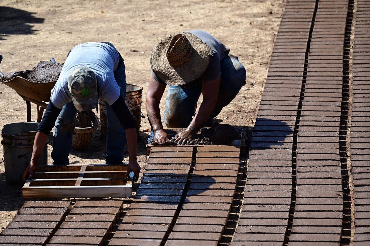 Para reducir la contaminación producida por ladrilleras en invierno, Tlajomulco acuerda quema escalonada con productores.