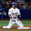 Jared Serna celebrando una jugada con los Charros de Jalisco en la LMP
