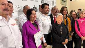 Maestros pertenecientes a la Sección 50 del SNTE en Congreso de Nuevo León.