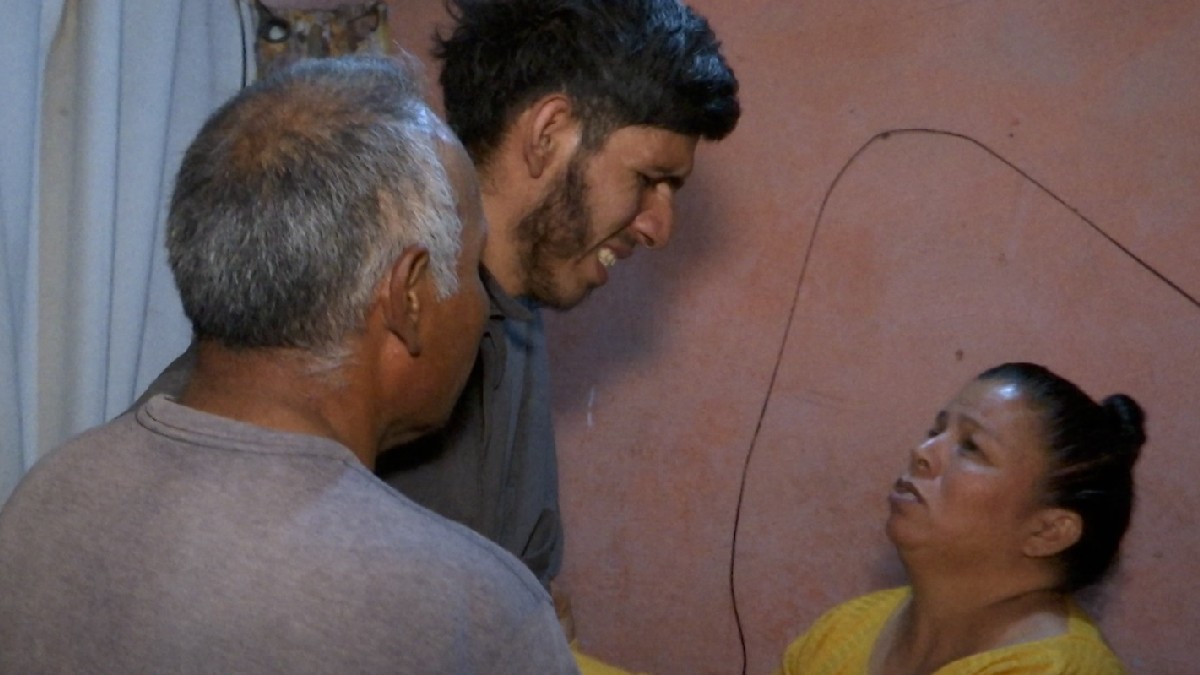 Imágenes inéditas de padres junto a su hijo Jesús Herrera aliviados luego de encontrarlo sano y salvo pese a que estaba desaparecido.