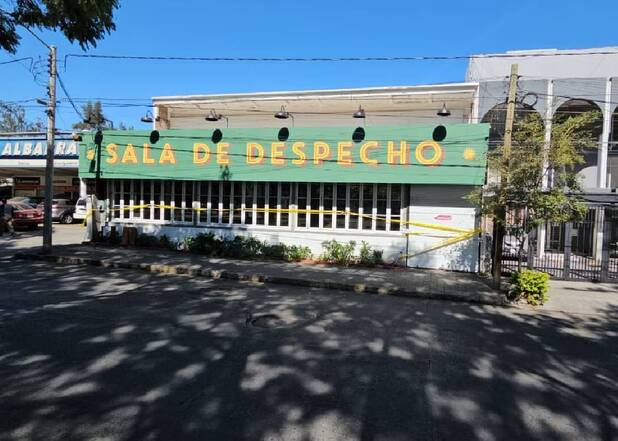 Bar Sala de Despecho con sellos de clausura