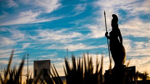 La Minerva de Guadalajara durante un atardecer de la Perla Tapatía.