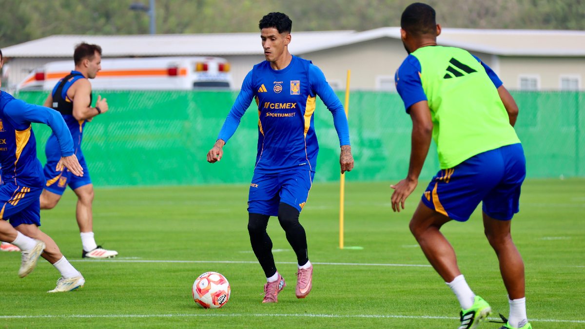 Uriel Antuna entrenando con Tigres el martes 18 de noviembre en el CET previo al juego de preparación ante Alebrijes.