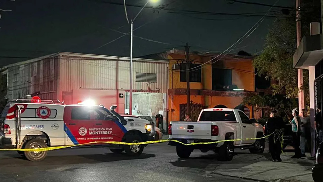 Un ataque a balazos dentro de un taller mecánico en la colonia Argentina, en Monterrey, dejó un hombre muerto y otro herido.
