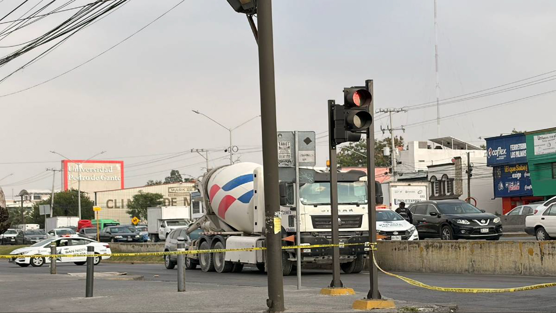 Al llegar a la altura de la avenida Los Árboles fue sorprendido por dos hombres que se desplazaban en una motocicleta negra.