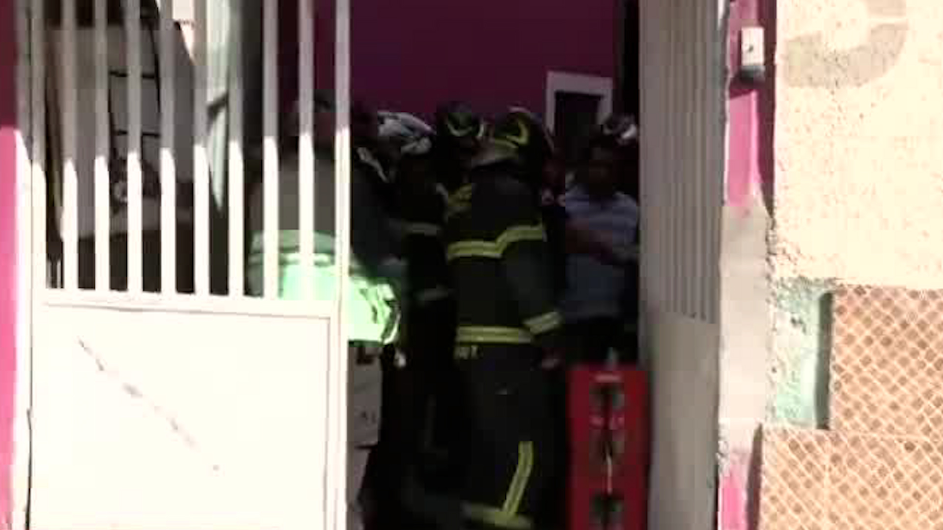 Una familia reportó un incendio dentro de su domicilio tras una fuga de gas proveniente del tranque que abastecía su cocina.