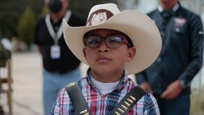 Niño participante del Desfile del 20 de noviembre en la ciudad de Puebla.