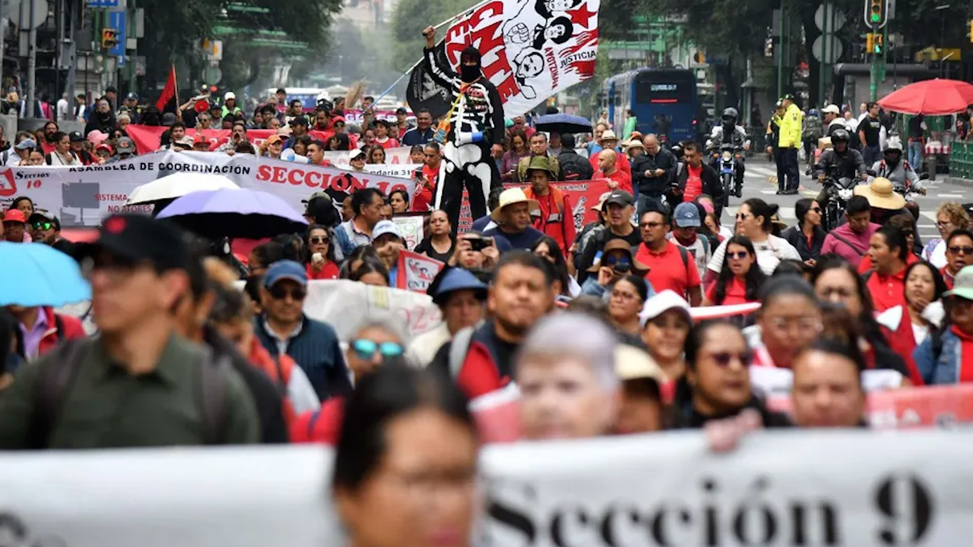 En una conferencia de prensa, empresarios mostraron su inconformidad contra la iconoclasia realizada en sus negocios.