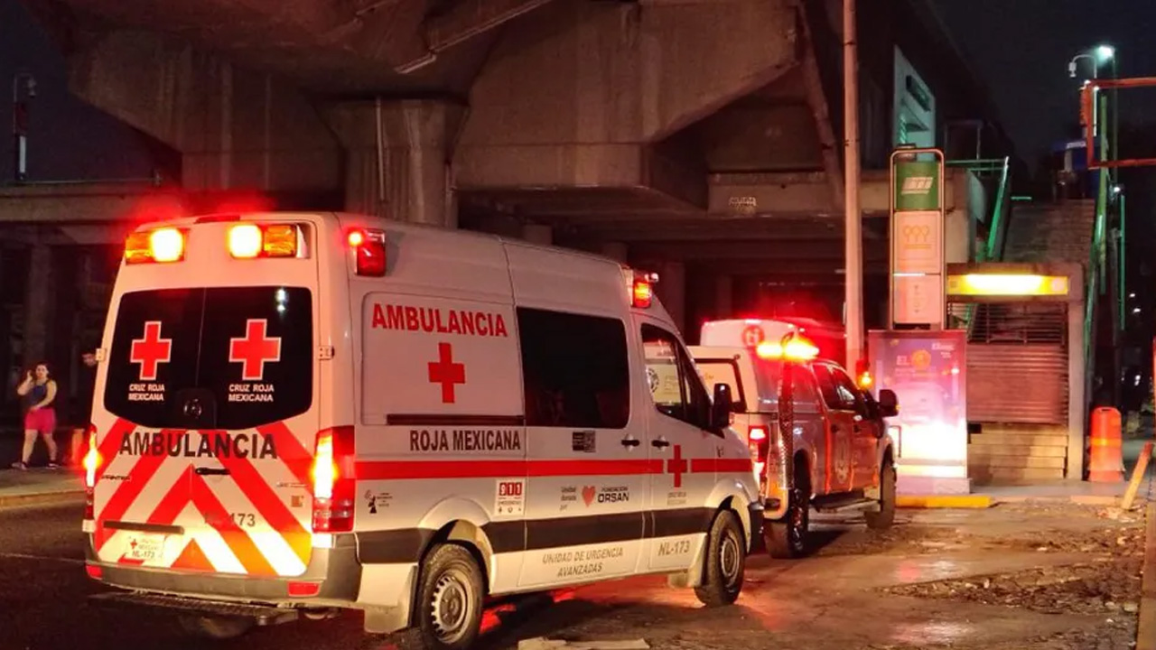 Una mujer de entre 25 y 30 años murió tras caer a las vías del Metro en la estación Fundidora, Monterrey.