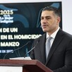 Omar García Harfuch en conferencia de prensa de seguridad frente a un podio hablando sobre el asesinato de Carlos Manzo