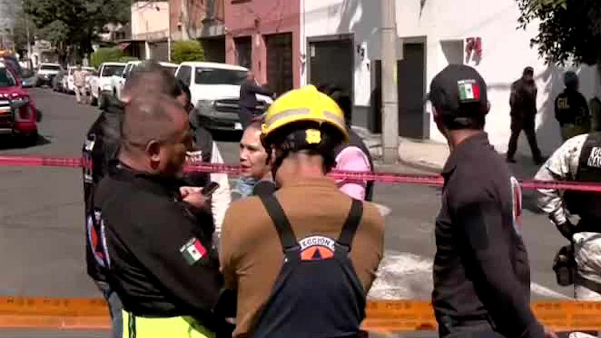 En la colonia Observatorio, elementos federales y Pemex laboran en la zona para descartar riesgos para vecinos.