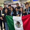 Integrantes del equipo Cerbotics del Colegio Cervantes, ganadores de dos medallas de oro en el FIRST Global Challenge 2025.
