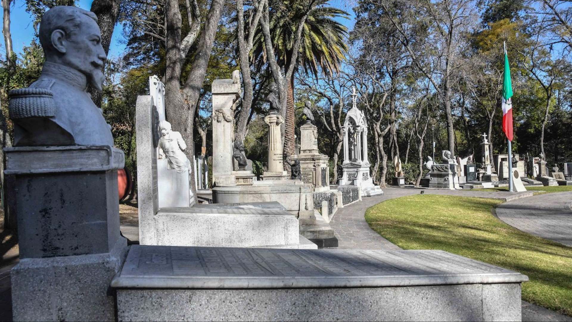 El crematorio del Panteón de Dolores, en la alcaldía Miguel Hidalgo, es el único que opera fosas comunes para personas no identificadas.