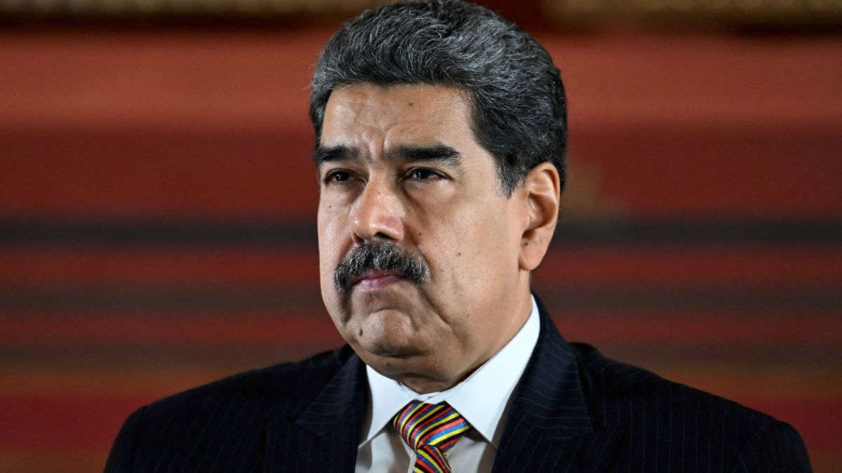 En imagen de Milenio, Nicolás Maduro de frente con un traje negro y mirada seria.