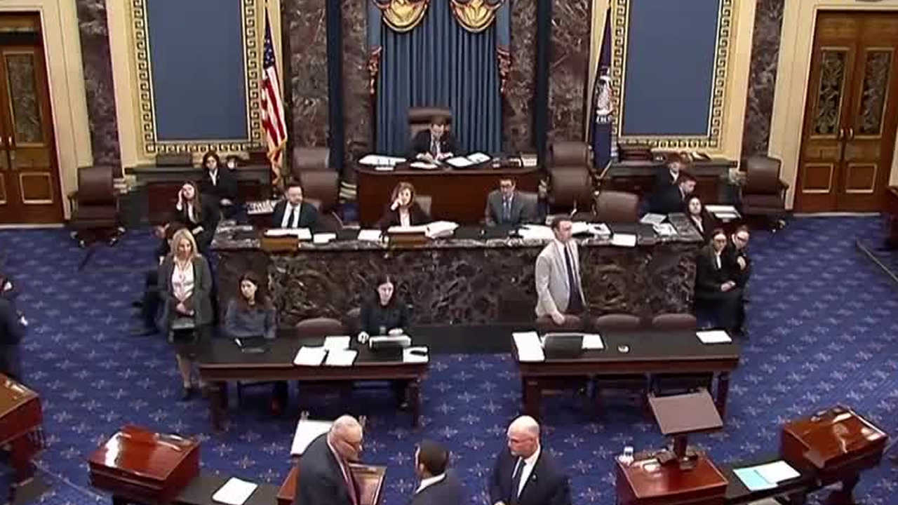 El Senado de Estados Unidos aprobó por unanimidad un proyecto de ley que obliga a hacer públicos los archivos del caso Jeffrey Epstein.