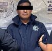 Hombre detenido por dos policías en Oaxaca y presentado ante las autoridades.