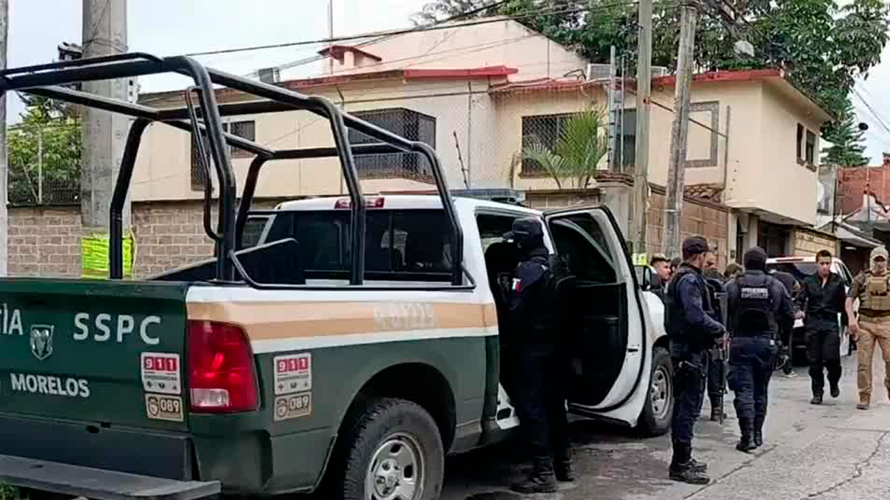 Abraham Emmanuel Córdoba Valdés, director de la Policía de Tlaquiltenango, resultó herido tras ser emboscado por dos hombres en motocicleta.