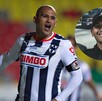 Humberto Suazo en su paso por los Rayados.