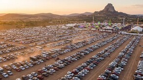 Estacionamiento con cupo completo en la Feria Ganadera de Querétaro 2025.