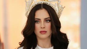 Fátima Bosch con una corona