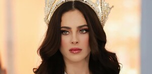 Fátima Bosch con una corona