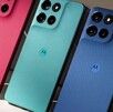 Celulares Motorola de colores verde, rosa y azul