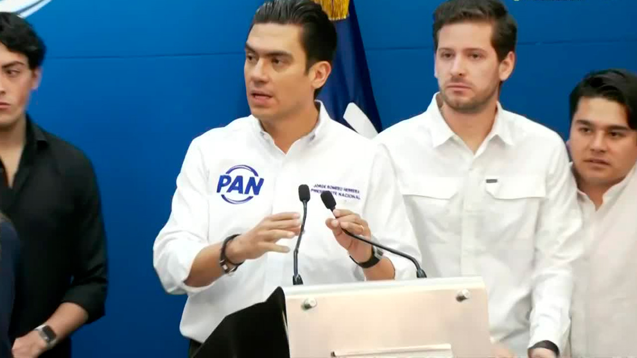El dirigente del PAN, Jorge Romero, se deslindó de la convocatoria a las marchas de la Generación Z y condenó la respuesta del gobierno.