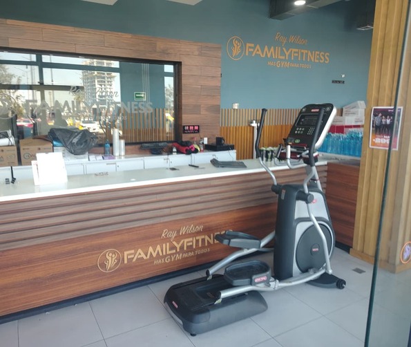 Lo que según trascendió, el embargo en el gimnasio Family Fitness obedece a un adeudo de los administradores del establecimiento con la plaza comercial.