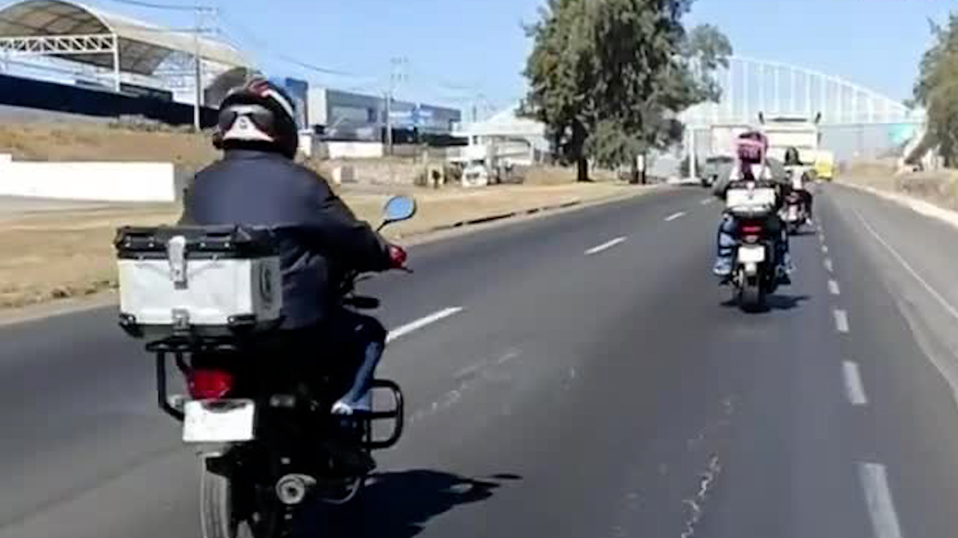 De no remover el servicio de taxis a través de motocicletas podrían retirar permisos desde el transporte de pasajeros hasta reparto.
