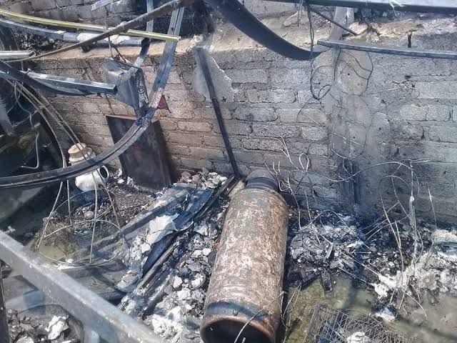 Tanque de gas después de explotar en vivienda de Veracruz.