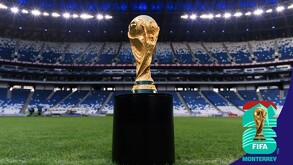 El trofeo de la Copa Mundial de la FIFA en el Estadio Monterrey que se jugará en 2026.