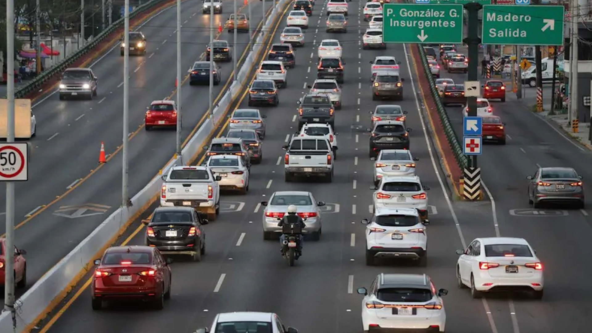 La iniciativa establece que el documento no tendrá costo y tendrá una vigencia de 14 días por semestre.