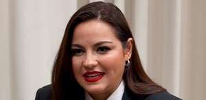 Maite Perroni apareció en un evento, después de esto internautas comenzaron a criticar su apariencia.